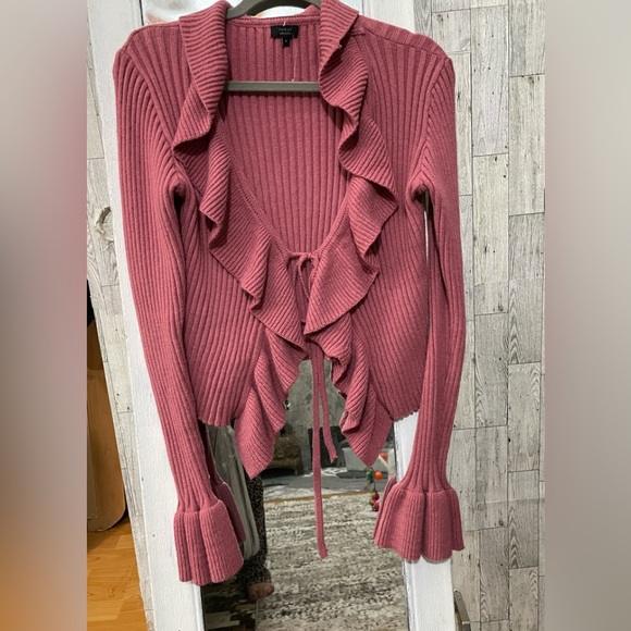 Contemporary soft fluffy Flattering over sweater - Picture 10 of 11